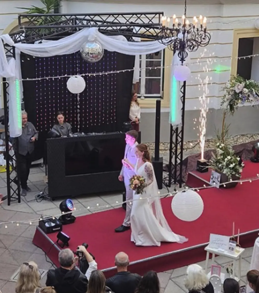 LED-Lichtshow und Bühnentechnik für Hochzeiten in Wien und Niederösterreich